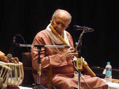 Pt. Hariprasad Chaurasia mesmerised audience with his soulful renditions at IIT Delhi