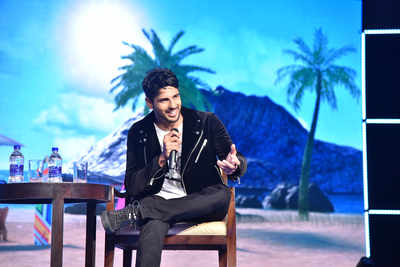 <arttitle><b>Actors work all their lives to be in the public eye, and then wear a kala chashma: Sidharth Malhotra at an event in Bambolim</b></arttitle>