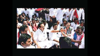 Hoist black flag, put on black shirt when Modi comes: Stalin