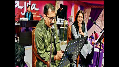 Musical makeover: Hryana bureaucrat recites Sufi poetry on stage