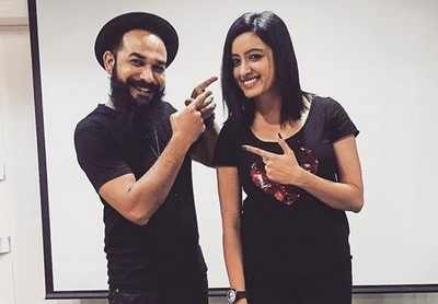 Television actress Nisha donates her hair for cancer patients