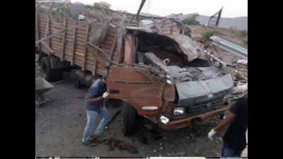 18 workers killed, 20 injured as truck overturns near Satara
