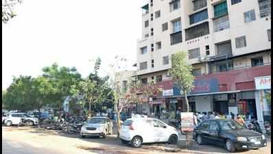 Eateries, haphazard parking creating nuisance for Diwalipura residents