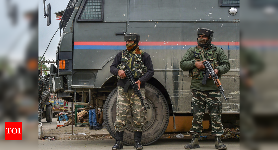 1 soldier, 4 civilians killed in anti-terror operation in Kashmir | India  News - Times of India