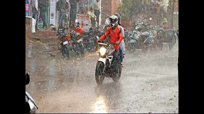 Rain, dust storm bring down temperature in Jaipur