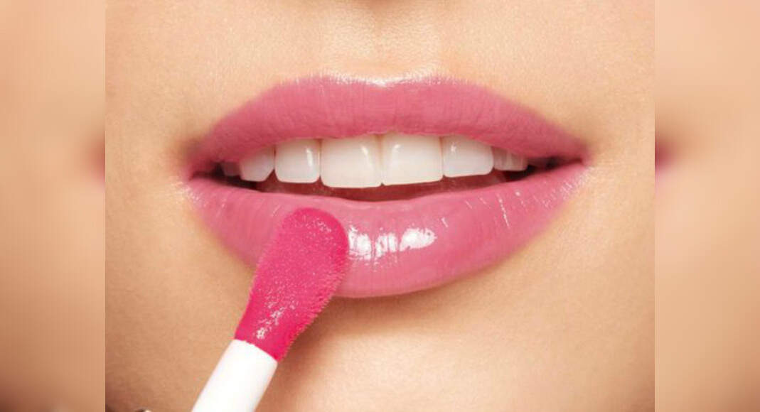 Now lip oils are here to save your chapped lips from the heat