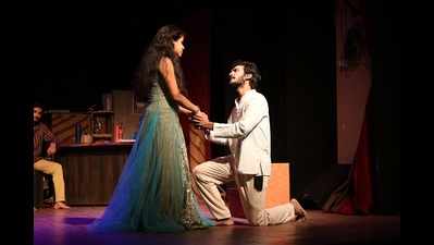 Mystery play Gardish-e-Aafaq leaves audience intrigued
