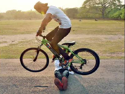 Cycle best sale stunt pic