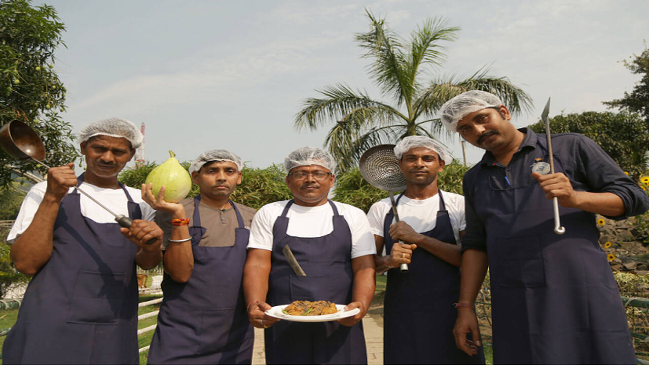 Odia cooks to bring back forgotten Bengali recipes - Times of India