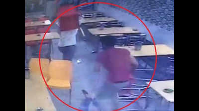 Delhi: Eatery owner refuses to give discount, thrashed