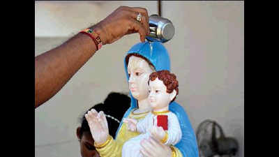 Thousands attend Our Lady of Miracles feast at Mapusa