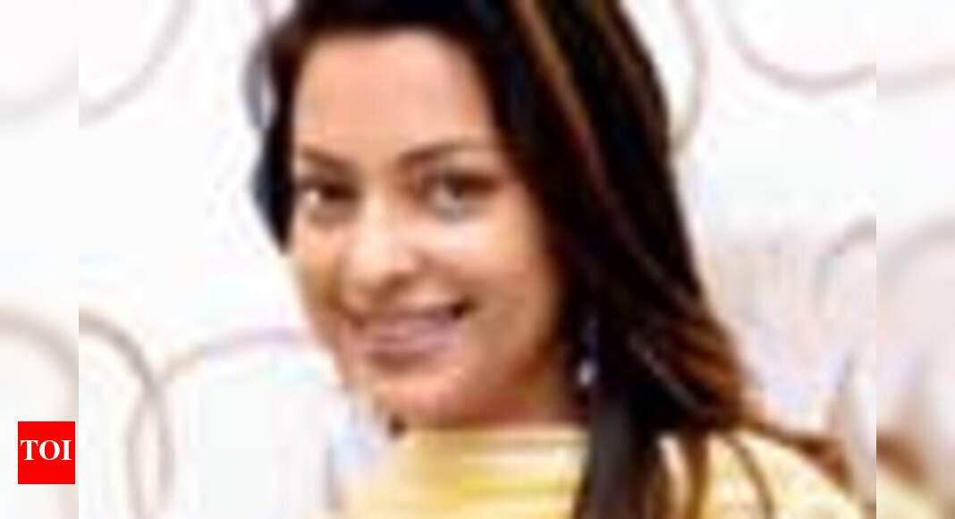 Juhi turns singer... Again! | Hindi Movie News - Times of India