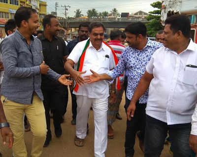 Karnataka polls: Ramanath Rai files nomination papers on 'auspicious day'