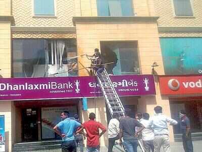 Fire Breaks Out In Bank On Race Course Road Vadodara News