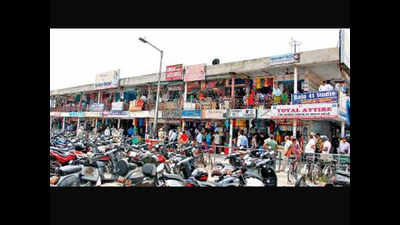 Traders demand storage provision in booths, box-type structures in Phase I
