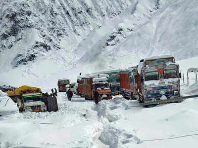Srinagar-Leh highway closed due to heavy snowfall
