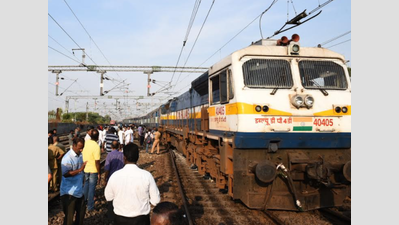 Engine of Pallavan Superfast Express train derails in Trichy