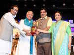 Hridaynath Mangeshkar, Ustad Amjad Ali Khan, Nitin Gadkari, and Asha Bhosle