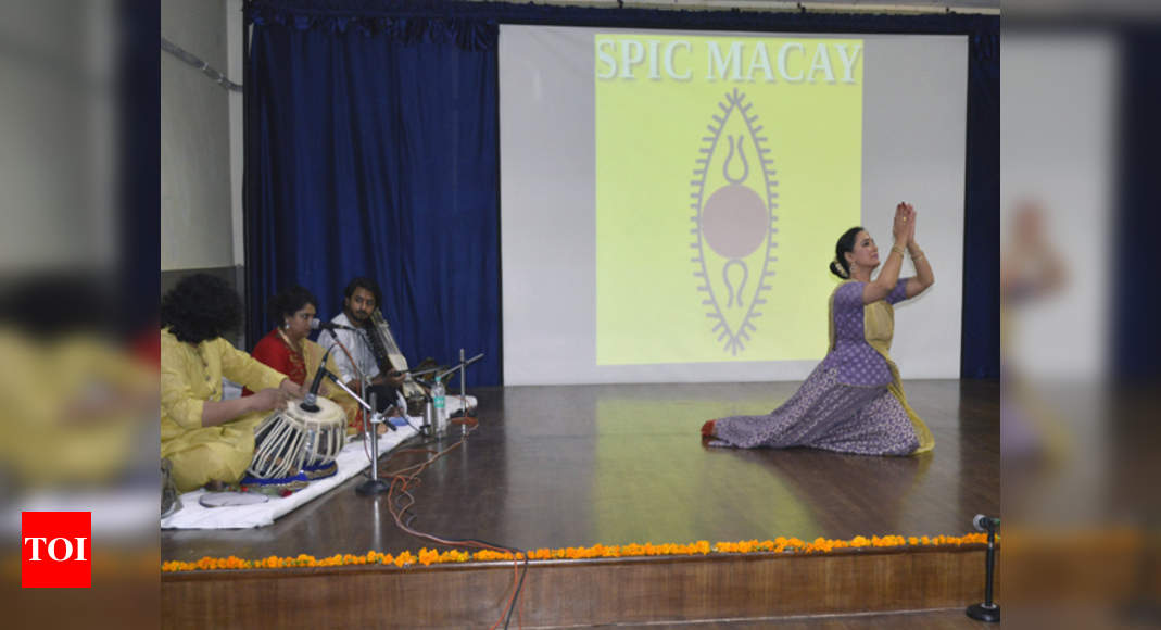 Kathak Dancer Divya Goswami Performs At IIS Sitapura In Jaipur | Events ...