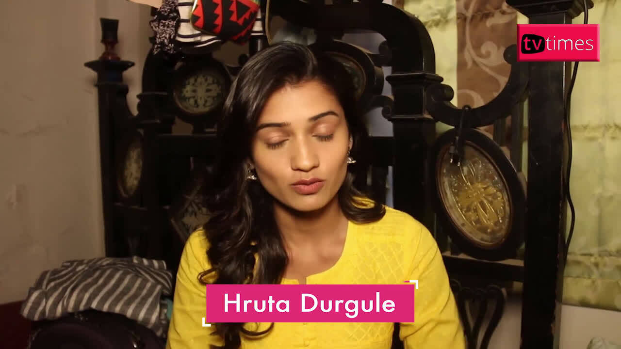 Whats in my bag with Hruta Durgule