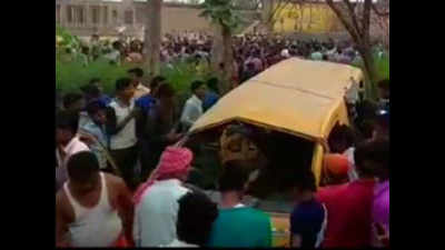 Four officials suspended after Kushinagar tragedy
