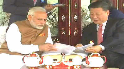 Day 2 of Wuhan summit: PM Modi, Xi hold 'chai pe charcha'