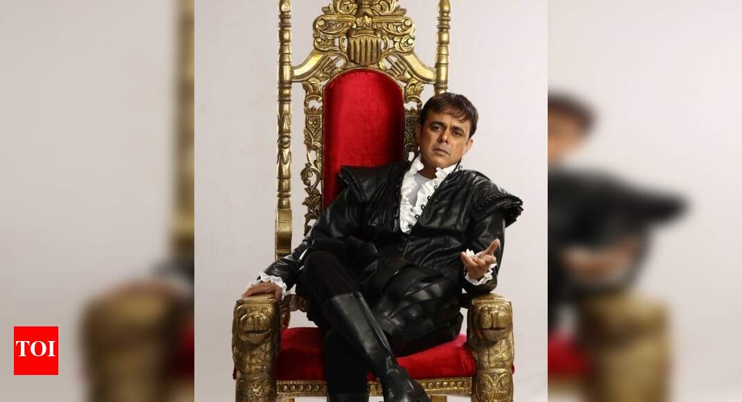 Sumeet Raghavan impresses as Hamlet on stage Marathi Movie News