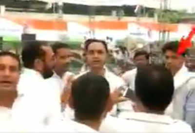 Journalist reporting on ‘empty seats’ at Congress’s Jan Akrosh rally heckled