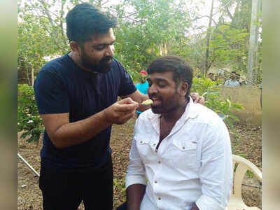 Simbu and Vijay Sethupathi’s bromance on the sets of ‘Chekka Chivantha Vaanam’