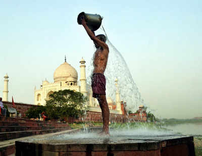 Agra reels under water crisis; Yamuna touches minimum level