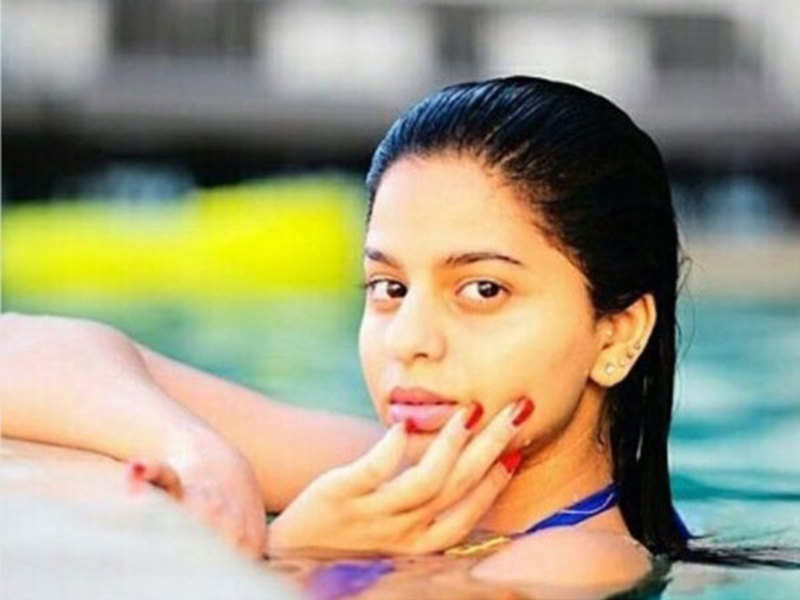Suhana Khan seen pampering her friend at a hair spa | Hindi Movie News -  Times of India