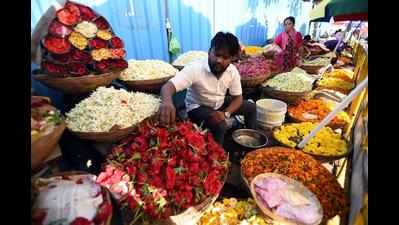 Pune’s oldest flower market stutters past its glory years
