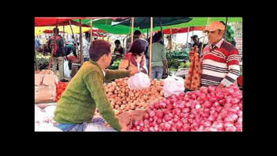 Chandigarh vendors stick to plastic bags as pollution persists