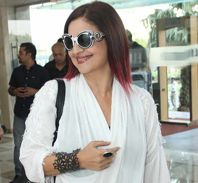 Pooja Bhatt makes heads turn with her style statement