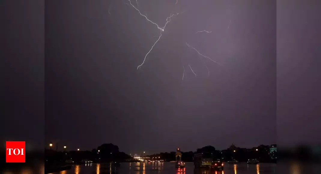 Storm in North India: IMD issues thunderstorm warning ...