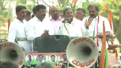 Karnataka polls: Siddaramaiah unwittingly praises PM Narendra Modi