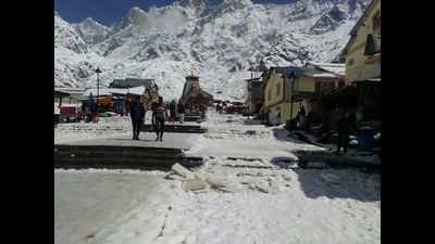 Kedarnath yatra resumes after day-long halt due to inclement weather