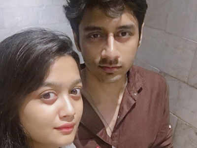Pratyusha Paul and Farhan Imroze share a selfie moment