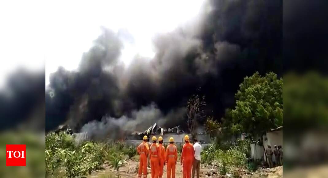 Major fire breaks out at plastic factory in Vijayawada | Vijayawada ...