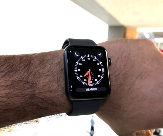 galaxy active vs apple watch 4