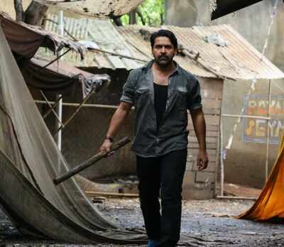 Team ‘Desamlo Dongalu Paddaru’ wrap up shoot