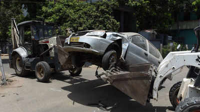 Corporation staff stopped from removing abandoned cars in Chennai