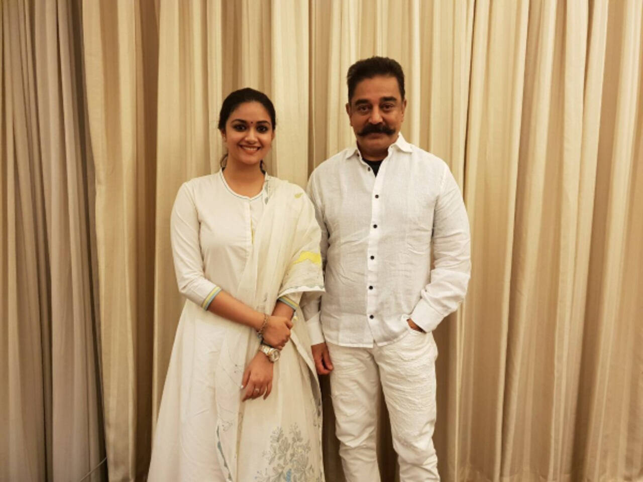 Pic: Kamal Haasan congratulates Keerthy Suresh for 'Nadigaiyar Thilagam' |  Tamil Movie News - Times of India