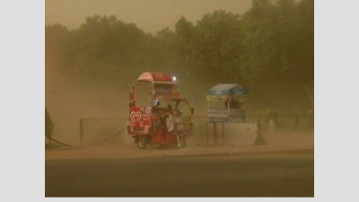Dust storm, rains hit Delhi-NCR; flights diverted