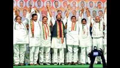 Congress takes on govt at massive Mancherial rally