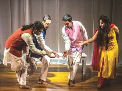 Poetry theatre review: Arz Kiya Hai
