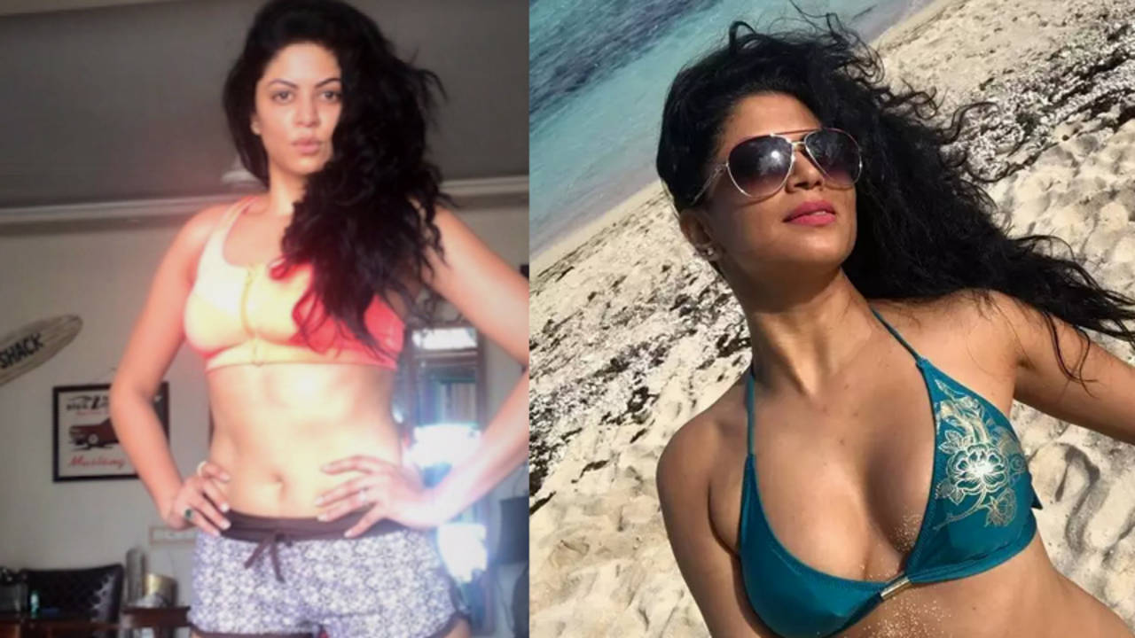 TV actress Kavita Kaushik flaunts her svelte figure