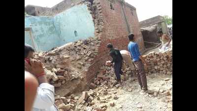 Six kids injured, 1 dead in wall collapse in UP's Etah