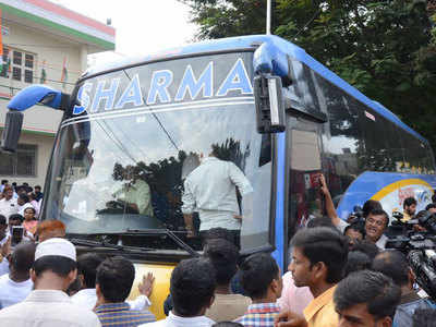 Karnataka verdict: Cong, JD(S) in ‘resort politics’
