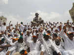 Congress-JD(S) stage protest as Yeddyurappa sworn in as CM